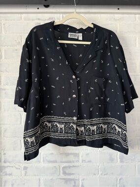 Vintage Chico's Design Black Short-Sleeve Button Front Top with Border Print